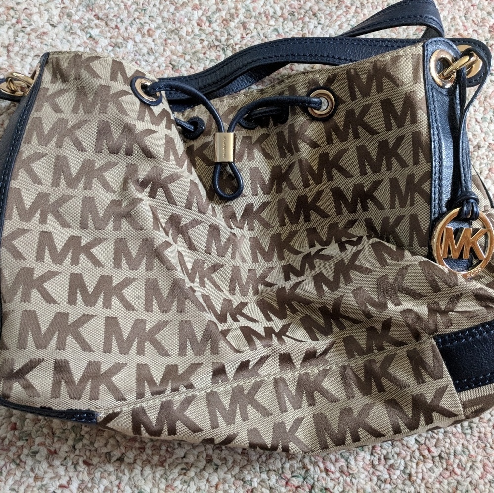 Like new Michael Kors shoulder bag